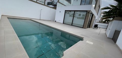 Villa en venta en Benijófar