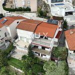 MAKARSKA, BAŠKA VODA - huis met 5 appartementen met uitzicht op zee! MOGELIJKHEID!