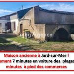 Maison ancienne pleine de potentiel avec un terrain clos et arboré de 720 m² à Jard-sur-Mer (quartiers Les Aires)