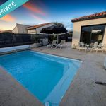 Pézilla La Rivière, sur une parcelle 3 faces de 400 m², villa contemporaine en plain pied, piscine , jacuzzi, garage.