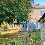 Maison en pierres avec beau terrain clos de murs