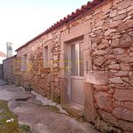 RUSTIC VILLA, plot of 2 properties in the historic village of Almeida