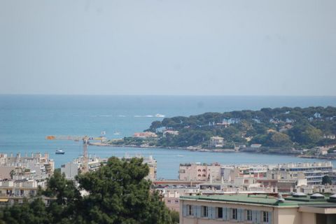 Antibes, Roi Soleil, in a secured residence with swimming pool and tennis, apartment 3 rooms of 84m², quiet with a magnificient sea and moutains view, equipped US kitchen and living room of 32m², one bedroom with terrace and sea view, dressing and sh...