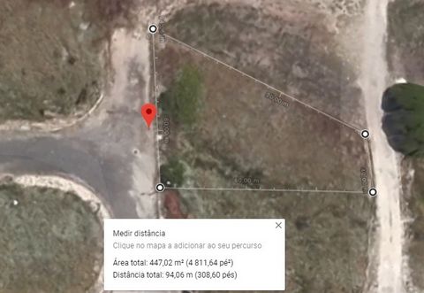 Located in Santa Maria (Óbidos). Plot for housing construction; A few minutes walk from Óbidos Lagoon; With 132sqm of implantation; In the immediate vicinity of several reputable tourist establishments; With 442sqm of land; Inserted in Quiet Place; W...