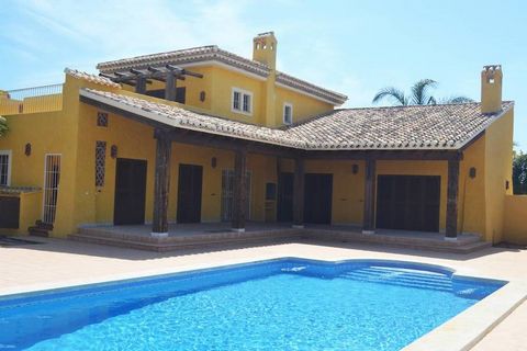 These are large 3 & 4 bedroom detached country villas, ranged along the fairways of the Indiana golf course. Their design faithfully reflects that of the larger country 'cortijos' and 'haciendas' of the Almanzora and Spanish Levante region. These wer...