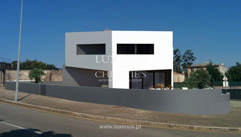 Contemporary architecture villa with three floors, in Campanhã. Property , for sale , which stands out for a balanced distribution of spaces, as well as a nice outdoor area with garden and swimming pool. Completion of the work scheduled for September...