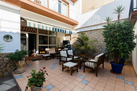 Este Hotel Boutique está perfectamente ubicado en el corazón de Malgrat de Mar, que es una hermosa zona turística en la provincia de Barcelona. Está situado en una calle céntrica, a solo 3 minutos a pie de la playa y a 5 minutos a pie de la estación ...