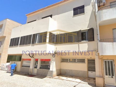 EDIFICIO IDEAL PARA ALOJAMIENTO LOCAL (HOSTAL), GRAN OPORTUNIDAD DE INVERSIÓN Este edificio cuenta en planta baja con un local comercial en funcionamiento con un ingreso mensual fijo. También disponen de un dormitorio con suite y un trastero. En el p...