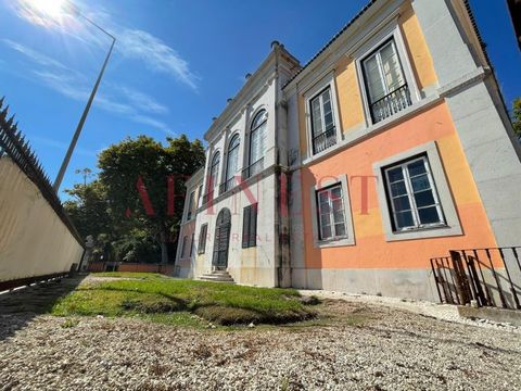 Palace in Paço Arcos, Oeiras with 37 rooms and 3wcs with patio for several cars. Located on the seafront, this mansion dates from the nineteenth century and was built in 1860 under the direction of the Architect Cinatti of Siena. It was the residence...