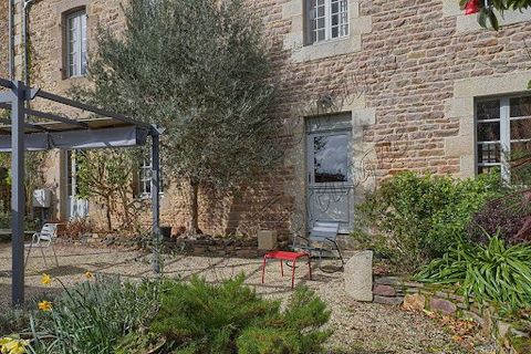 Between Lanvollon and Pontrieux, 15 minutes from the seaside, this property combines volumes, spaces and old stones. The charm operates as soon as you cross the gate to better tell the story of the place. A small private courtyard on the front where ...