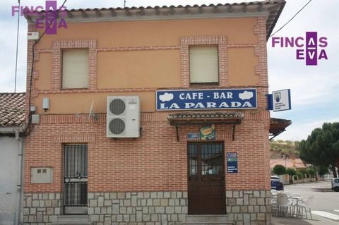 Opportunity: House and business for sale in Toledo, in Alcaudete de la Jara. . The premises consist of a bar/restaurant and a state lotteries and betting administration. . The house has 4 bedrooms, a bathroom, a kitchen, a living room, and a living r...
