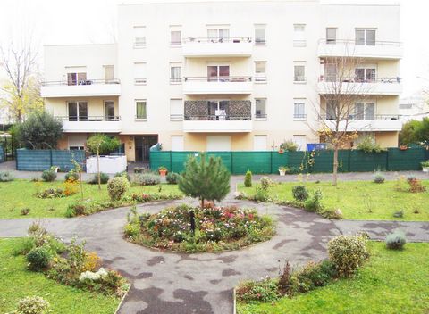 Dpt Seine Saint Denis (93), à vendre LA PLAINE SAINT DENIS appartement T3