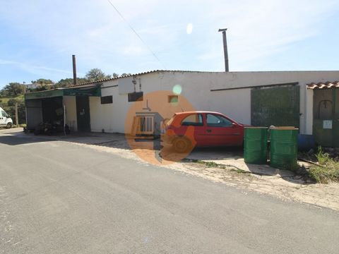 Ground floor building, where a bakery once operated, intended for warehouses and industrial activity. It consists of several divisions and patio. Good access. Opportunity for new project! Located in a village in the municipality of Alcoutim! Schedule...