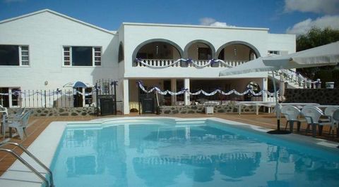 Large detached villa + 4 individual apartments Excellent Investment opportunity – very large House on the border of Guime and Playa Honda. This fantastically adaptable property consists of 4 double bedrooms on the upper floor and 4 apartments on the ...