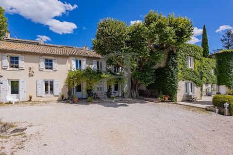 GRIGIAN AREA - Ventoux 3D virtual tour available on our website. In the historic center of a nice village near Vaison la Romaine beautiful 'maison de Maître' with swimming pool of about 400 m² of living space and views over the valley and the country...