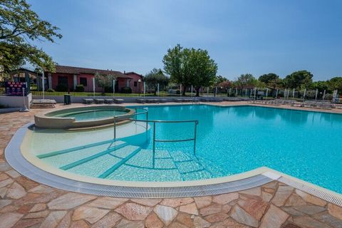 Directly on the lake on a spacious 16 hectare site in the Colombare district, about three kilometers from Sirmione. The center of the holiday complex is a spacious swimming area with several pools, around which the apartments and mobile homes are gro...