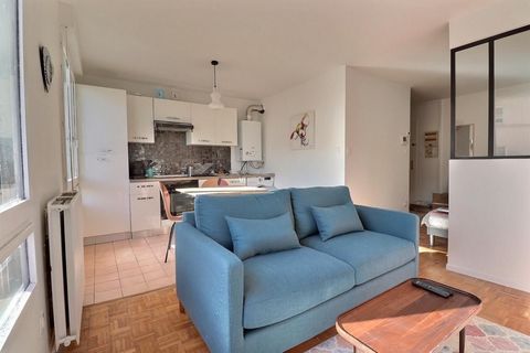 Rent of a studio entirely renovated in Lyon (Station Hénon) Apartment of 34m2 entirely renovated, located on the 7th floor with elevator. Quiet and secure residence, with private parking space. Bright living space, with an equipped kitchen open to th...