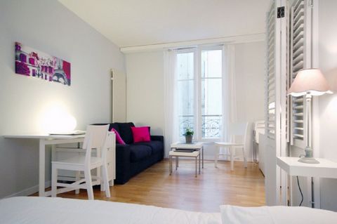 Please note that in order to book this flat you will need to subscribe to Garantme. Location: This flat is very well located in the 8th arrondissement, a stone's throw from the Champs Elysées. The Place des Ternes is opposite you, the Arc de Triomphe...