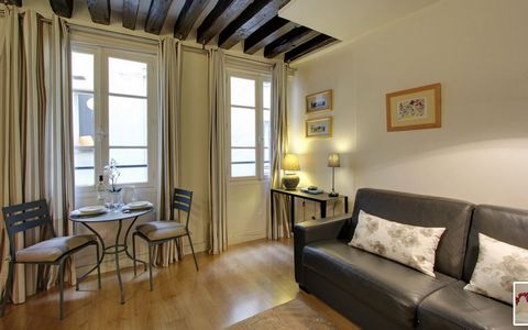 MOBILITY LEASE ONLY: In order to be eligible to rent this apartment you will need to be coming to Paris for work, a work-related mission, or as a student. This lease is not suitable for holidays. This classically styled flat has been completely renov...