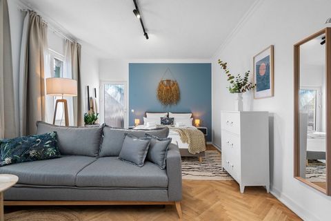 Welcome to APARTVIEW in the city centre of Krefeld! Our DesignApartment has everything you need for a nice stay: → Queen-size bed and sofa bed → Smart TV with NETFLIX → NESPRESSO coffee machine → Fully equipped kitchen → Own large roof terrace → Supe...