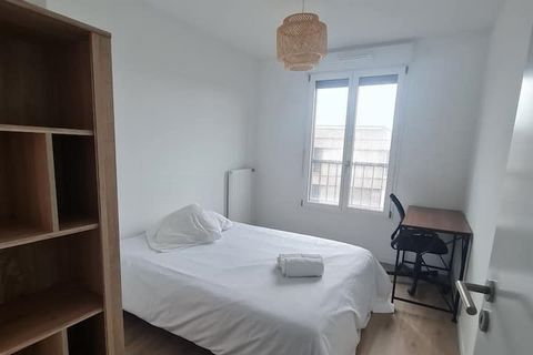 Large new T4 apartment (delivered in 2021), in an ideal location between the Massy Palaiseau RER station and the Place du Grand Ouest. This bright and functional flat can comfortably accommodate a group or a large family. Its 3 bedrooms are equipped ...