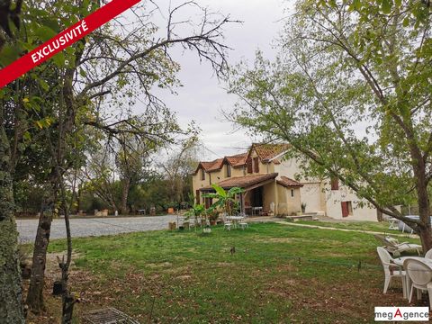 Gers style house from 1850, immediately habitable, with a total surface area of approximately 189 m² on land of 27,193 m² fenced and wooded (with a small wooded area), a pond fed by a spring, ideal area for keeping animals. . No close neighborhood. 4...