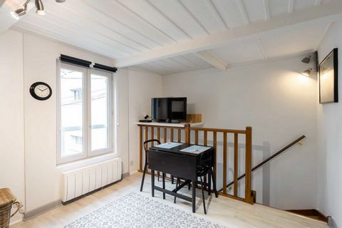 Nestling in the heart of the charming coastal town of Trouville-sur-Mer, Studio Clemenceau offers an idyllic getaway for lovers of the sea and authentic charm. Ideally located, our studio is just a short stroll from the seafront, the golden beaches a...