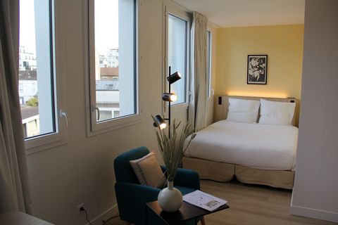 Presentation of the residence : Move in a few clicks into your own 22m2 flat with kitchenette and private bathroom in a high-end coliving residence with services, rooftop (Eiffel Tower view), garden/terrace, gym and parking at the gateway to Paris (m...