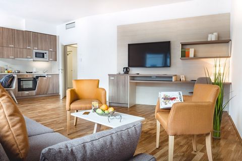 Entspannt wohnen in Wien. In Ihrer Apartment Suite finden Sie zusätzlich zu 70 m² „Like-Home-Feeling“ noch die Extraportion Luxus: Eine eigene Loggia im Dachgeschoß, separate Wohn- und Schlafzimmer, eine vollwertig ausgestattete Küche mit Essbereich ...