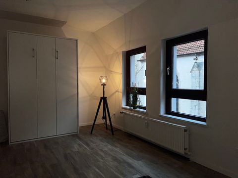 Experience the vibrant life in Braunschweig and enjoy living in one of the city's best locations. This dreamy, furnished apartment not only offers modern comfort and a fresh renovation, but also optimal space utilization with a fold-away bed. In addi...
