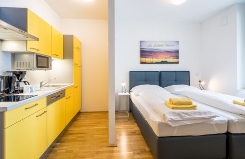 Unsere SmartLiving M Apartments verfügen über folgende Ausstattung: -Boxspringbett (180 x 200 cm) -TV -Küche mit Kühlschrank, Herdplatte, Mikrowelle, Geschirrspüler, Kaffeemaschine (teilweise Nespresso Maschinen), Wasserkocher und verschiedensten Koc...