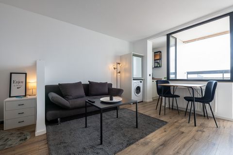The apartment is generously equipped and was modernized only in 2021. There is a bed as well as a sofa bed available in the apartment. Fully equipped kitchen. Quiet location directly at the Wöhrder See. The Georg-Ohm University can be reached quickly...