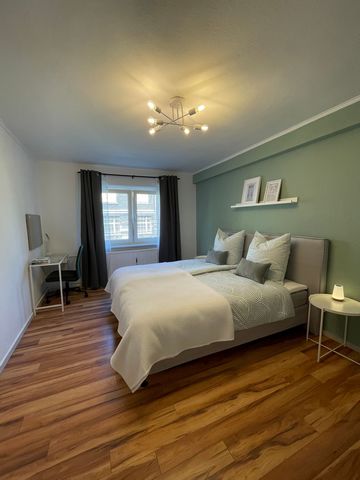 You enter the cozy apartment into a practical hallway with storage for coats and shoes. To the left of the hallway is a spacious bedroom with a comfortable 1,80m boxspring bed, a desk and a dressing area with a clothes rail, drawers and a mirror. The...