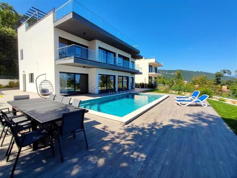 Location: Primorsko-goranska županija, Lovran, Lovran. LOVRAN - for sale is a newly furnished modern house with a living area of ​​400m2 with a swimming pool and a panoramic view of the sea. The house is located in a quiet location, and consists of a...