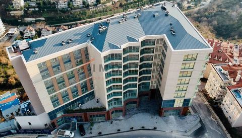 L'appartamento in vendita si trova a Beykoz. Il quartiere Beykoz di Istanbul si trova nella parte asiatica di Istanbul. La zona si trova sulla costa del Bosforo ed è uno dei quartieri più antichi e ricchi di Istanbul. La zona è ricca di edifici stori...
