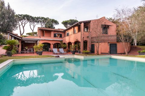 Cette splendide villa à vendre à Formello, située dans le quartier Le Rughe, offre une opportunité unique pour ceux qui souhaitent vivre dans un environnement exclusif et paisible. La propriété de 400 m2 est en excellent état et est répartie sur deux...
