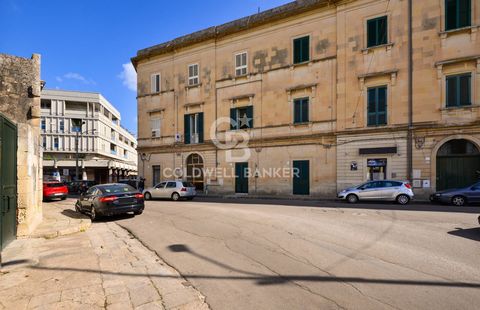 PUGLIA - SALENTO - MAGLIE In the heart of Salento, in Maglie, we offer for sale a beautiful apartment, located in the perimeter of the historic center, which overlooks the park of the central Villa Comunale. It develops a total surface area of approx...