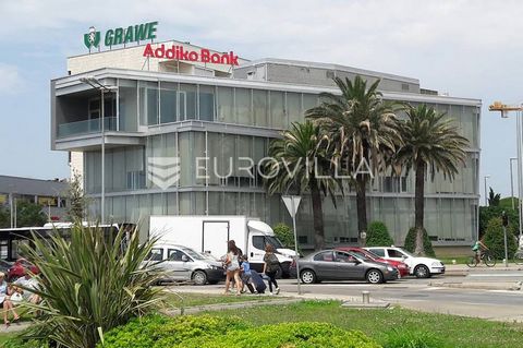 Zadar, city center, office space 442.29 m2 on the 1st floor of a modern office building. It is located in a very busy location, close to all necessary facilities and public transport. It consists of an entrance hall, 12 offices, meeting room, bathroo...