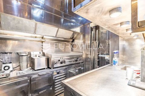 An excellent restaurant for sale in one of the most frequented locations in Zagreb. Existing MTU for a fast food facility. Fully equipped and ready to work; for sale with complete inventory: stainless steel equipment and elements, gas grill, fryers, ...