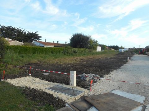 Dpt Charente Maritime (17), Ile d'OLERON, à vendre LA BREE LES BAINS terrain 336 m²