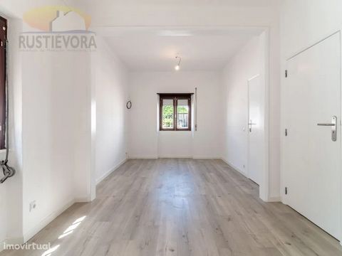 Excellent single storey house, fully renovated, currently of type T2, but which is easily convertible into T3, as that was its initial configuration. The villa comprises: -Living room; - 2 Bedrooms; - Sanitary Installation; -Kitchen; - Porch and terr...