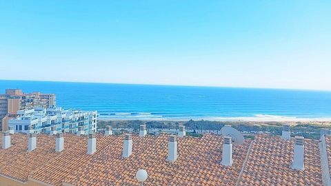 Large 2 bedroom townhouse with roof solarium and sea views in Arenales del Sol . 2 bedroom townhouse with sea views in Arenales del Sol. This home also has a backyard, a large 20 m2 solarium with sea views and a 15 m2 underground storage room. The in...