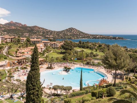 *The golf of Cap Esterel is temporarily closed.* This lovely village club is a resort in its own right, with many restaurants, bars and shops that enliven its central square, nestled in the Saint-Raphaël hills, extends over 210 hectares of nature and...