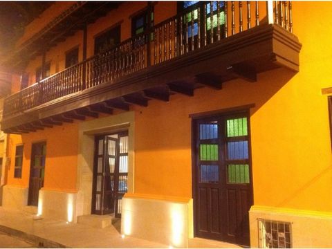 El hostal funciona en casa de tres (3) Pisos terraza y campanario ubicada en el Centro Histórico de la ciudad de Santa Marta. Actualmente tiene 12 habitaciones pero pueden construirse 3 habitaciones adicionales. Cada nivel se distribuye de la siguien...