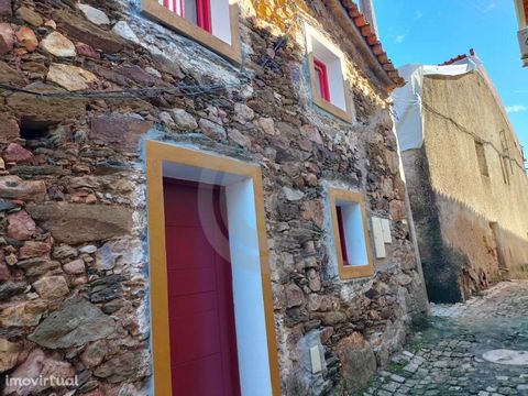 Fully recovered stone house in Perdigão, a village in the municipality of Vila Velha de Rodão. It is 1 minute from the A23, 15 minutes from Castelo Branco, good access to Lisbon, Coimbra and Figueira da Foz. Energy Rating: B-
