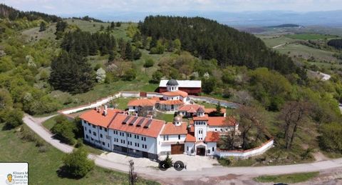 Sprzedam działkę o powierzchni 19 arów, położoną naprzeciwko drogi do Klasztoru Klisura w pobliżu wsi Klisura. Z obiektu roztacza się imponujący panoramiczny widok na Pole Sofijskie i znajduje się w pobliżu lasu. Obszar ten jest obsługiwany przez reg...