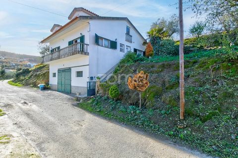 Property ID: ZMPT553779 Located just 5km (10min) from the renowned river beach of São Martinho in Nagozelo do Douro, this 4-front villa with privileged views of the Douro valleys develops in a social and private area highlighting its storage, the ter...