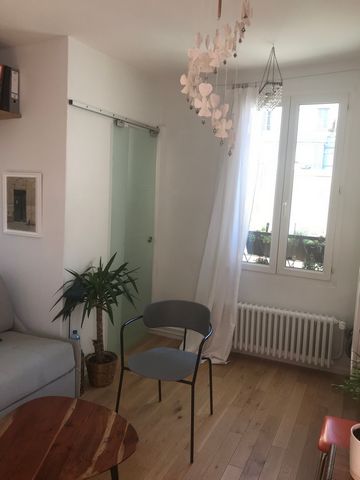 A quiet and bright studio in the heart of Montmartre, a few steps from Butte Montmartre, fully equipped, to make your stay comfortable and cozy. @ a Walking distance to most Parisian attractions.