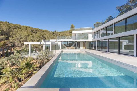 Luxurious brand-new villa with breathtaking sunset views, close to Cala Salada, Ibiza The villa is located near one of the most beautiful beaches of the island, with easy access to Sant Antonio Marina, fine dining options as well as the newest luxury...