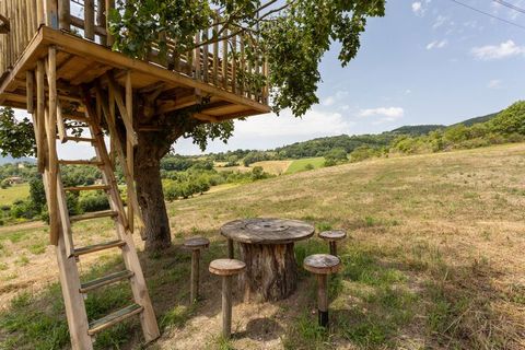 This holiday home in Assisi has 2 bedrooms and hosts a family of 5 with children. It features a shared swimming pool and table football. A vacation surrounded by nature is what you will get here. There is a forest at 2 km for tranquil walks. You can ...